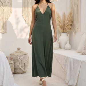 vestido largo con escote en la espalda